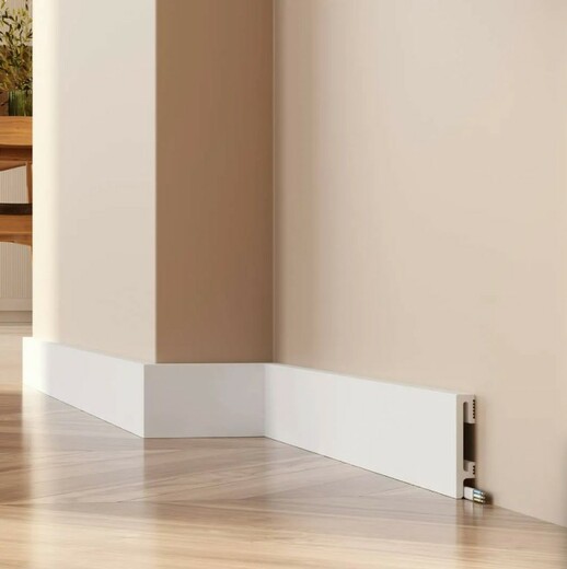 Rovná soklová lišta bílá 3.jpg