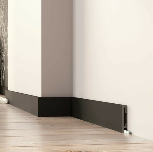 Rovná soklová lišta černá 3.jpg