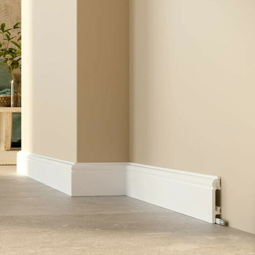 Tvarovaná soklová lišta bílá 3.jpg
