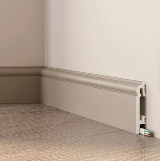 Tvarovaná soklová lišta Cappuccino 2.jpg