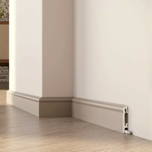 Tvarovaná soklová lišta Cappuccino 3.jpg