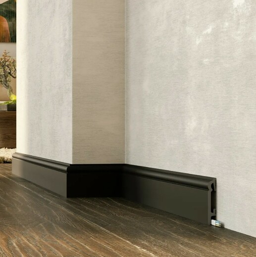 Tvarovaná soklová lišta černá 3.jpg