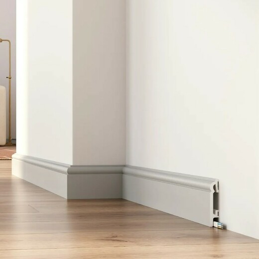 Tvarovaná soklová lišta šedá 3.jpg