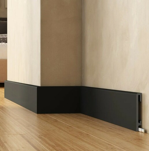 Zakulacená soklová lišta ČERNÁ 10cm 3.jpg