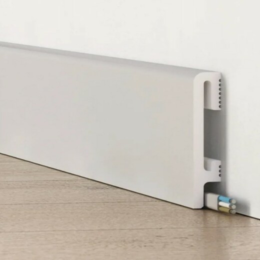 Zakulacená soklová lišta.jpg